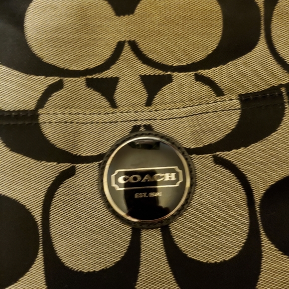 Coach purse,used once,excellent condition brown and tan,lots of compartments! - Picture 2 of 8